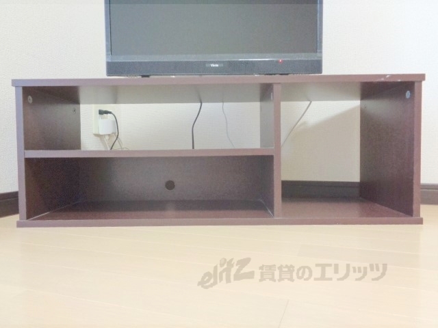収納　テレビ下