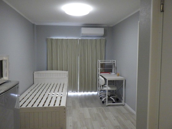 居室・リビング　家具家電付きの洋室