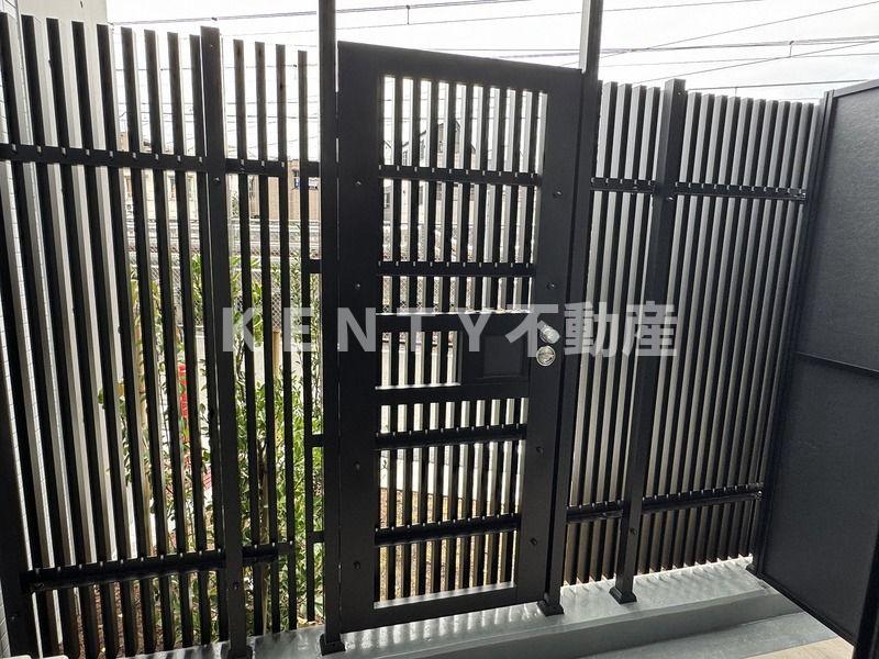 眺望　落ち着いた色調の寝室です