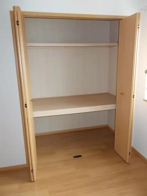 収納　各居室には奥行きがしっかりある収納がついています。ハンガーパ