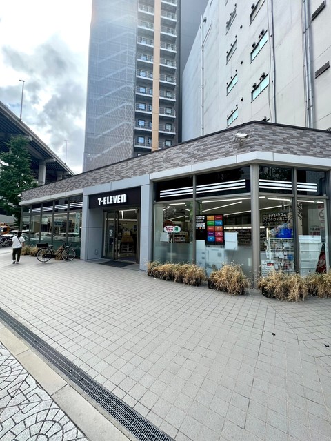 コンビニ　セブンイレブン 御堂筋本町店（コンビニ）まで100m