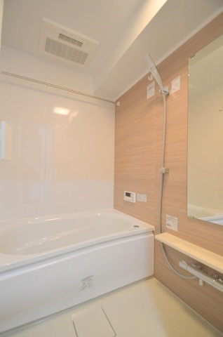 バス・シャワールーム　清潔感溢れるお風呂