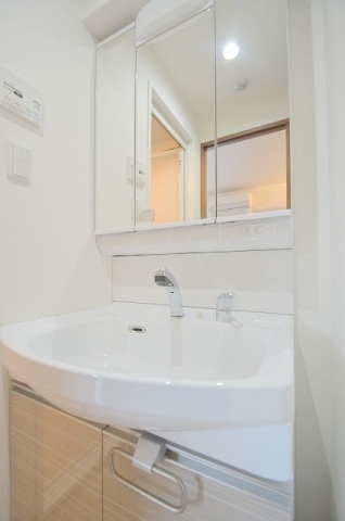 洗面設備　大人気の独立洗面台あります