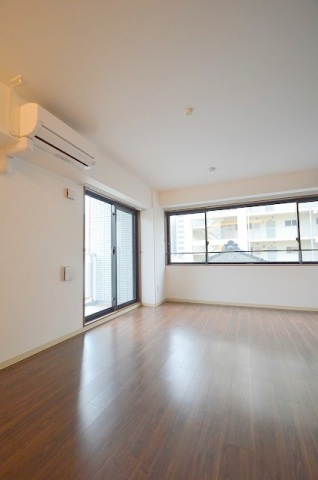 居室・リビング　綺麗なフローリング