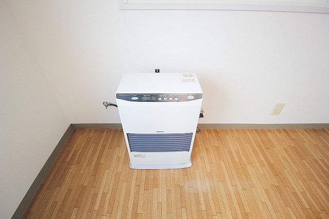 その他設備　経済的な灯油暖房です♪