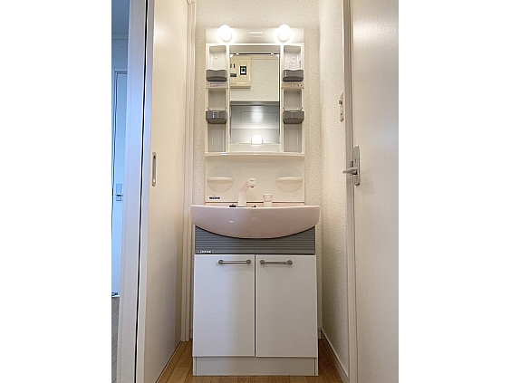 洗面設備　参考写真　生活しやすい独立洗面化粧台