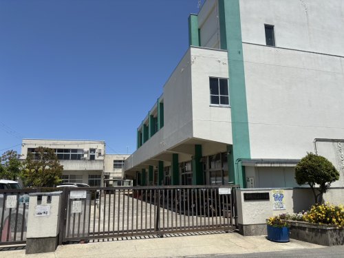 小学校　富田林市立喜志小学校（小学校）まで296m