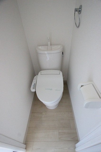 トイレ　同物件、別号室のものです。