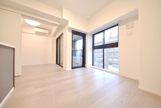 居室・リビング　フロアにより壁紙が違う場合あり