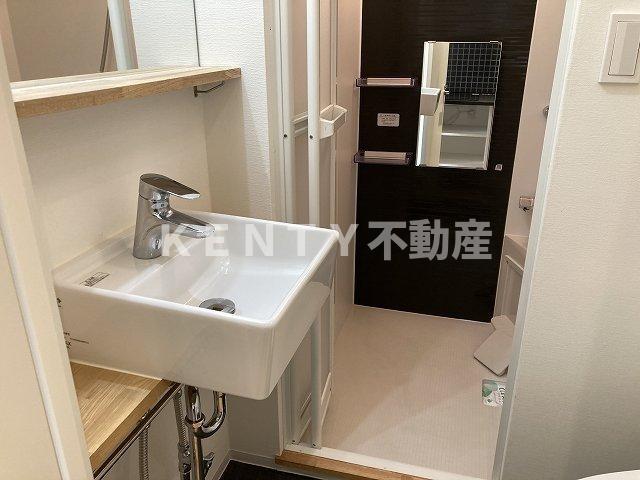 洗面設備　ゆったりとスペースのある洗面所