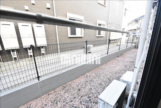 眺望　窓の外に洗濯物が干せます