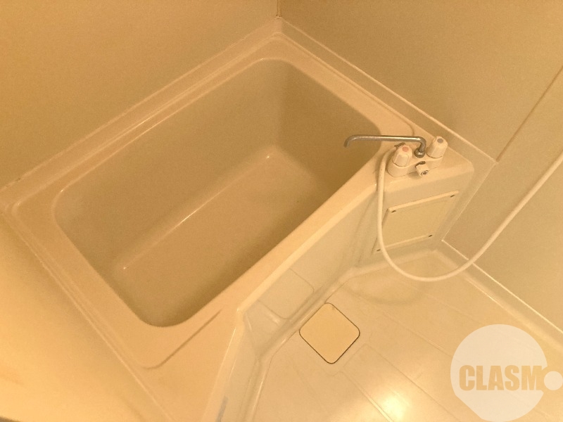 バス・シャワールーム　キレイにリフォームされています♪