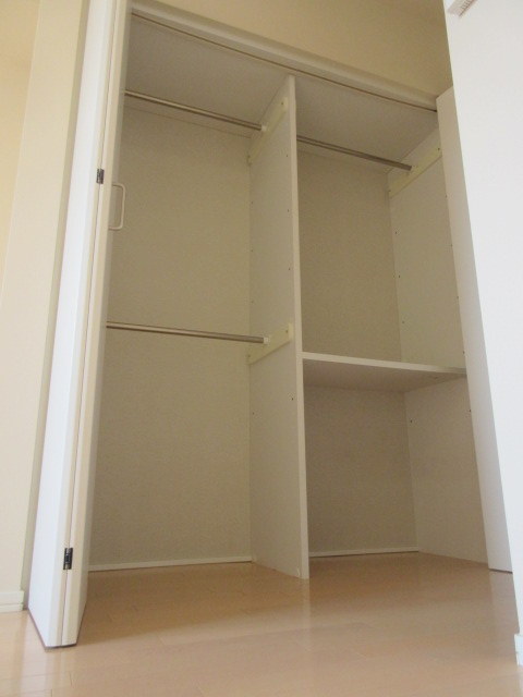 収納　天井まで高さのある収納