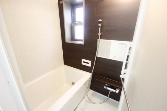 バス・シャワールーム　※別部屋の写真です