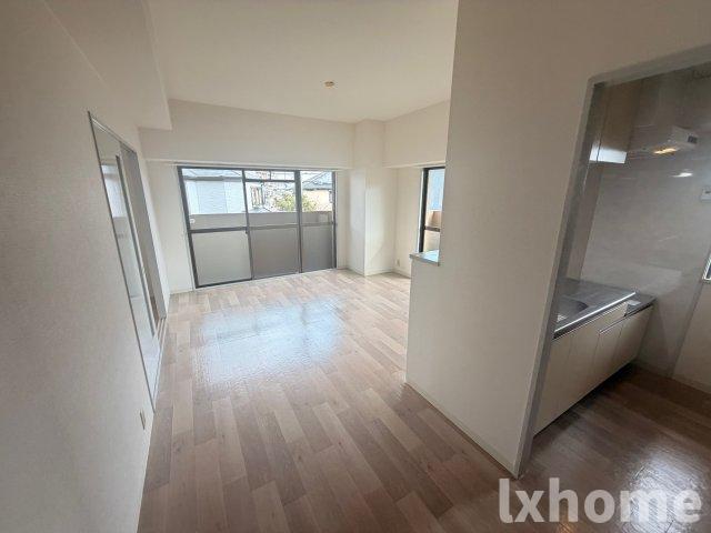 居室・リビング　こちらの居間で趣味の時間をお楽しみください