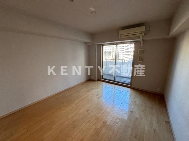 居室・リビング　こちらの居間で趣味の時間をお楽しみください