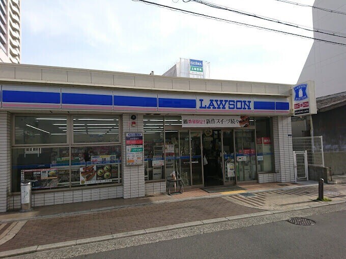 コンビニ　ローソン近鉄布施駅北店（コンビニ）まで321m
