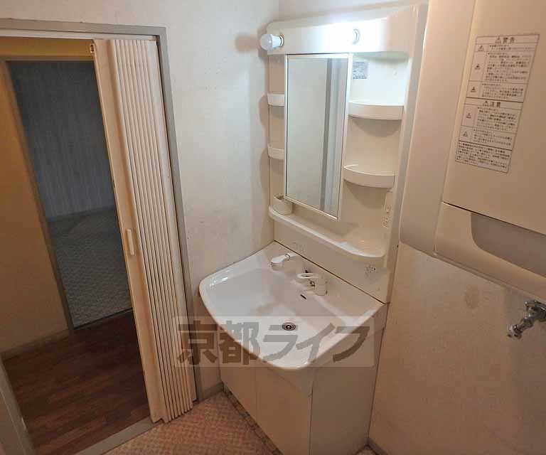 洗面設備　独立洗面台です