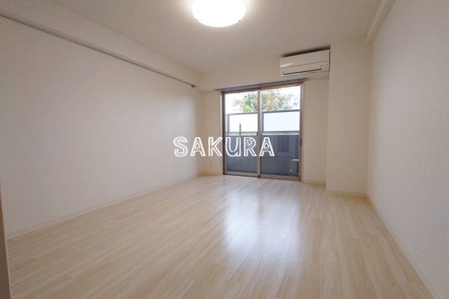 居室・リビング　こちらのリビングで趣味の時間をお楽しみください♪