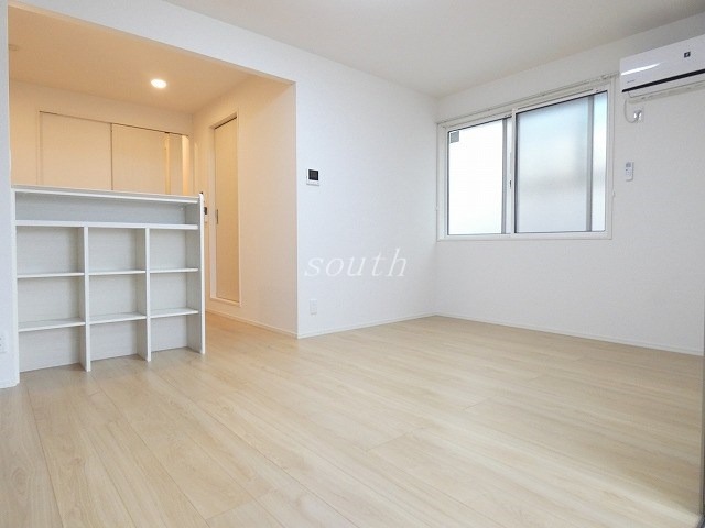 居室・リビング　洗練された清潔感漂う清楚な仕上がり