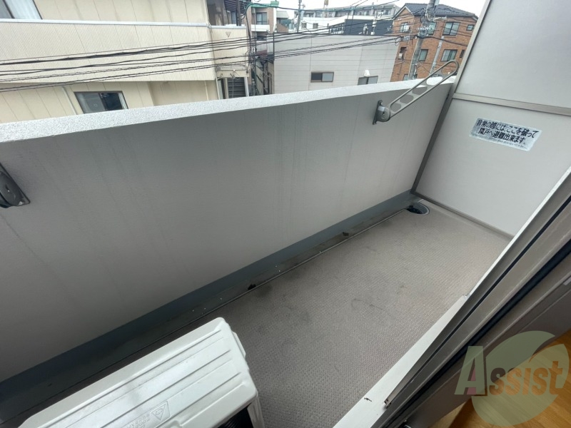 バルコニー　バルコニーは幅もしっかりあって洗濯物がはかどりそうですね。