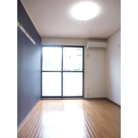 居室・リビング　こちらの居間で趣味の時間をお楽しみください