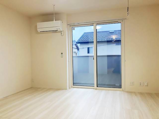 居室・リビング　９．１帖の広々とした洋室です