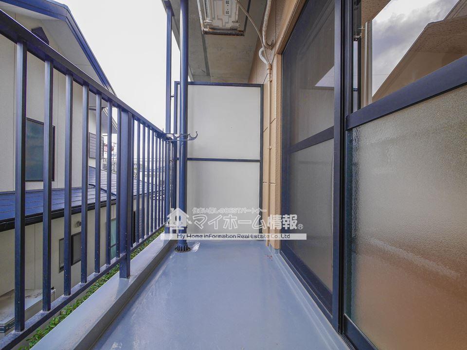 バルコニー　南向きの明るいベランダはお洗濯物も沢山干せます