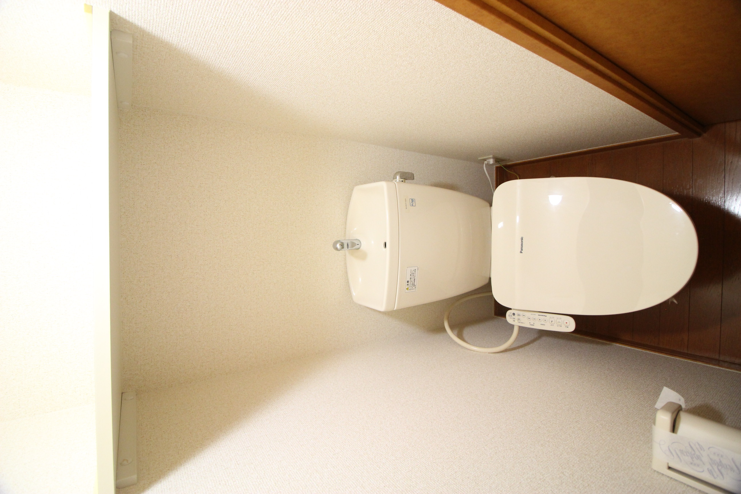 トイレ　同タイプ他部屋の写真になります。