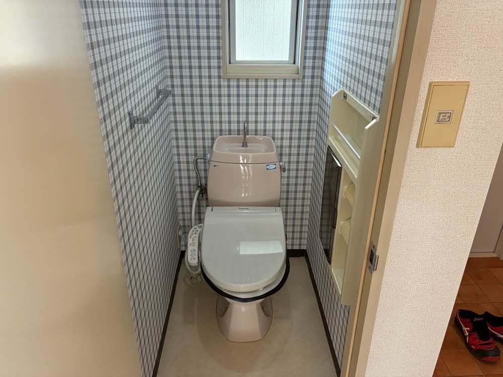 トイレ　トイレです。（ウォシュレット付き）