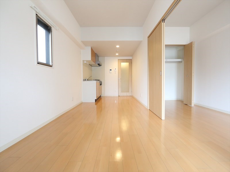 居室・リビング　ＬＤＫ11帖　システムキッチン　2面採光　エアコン完備