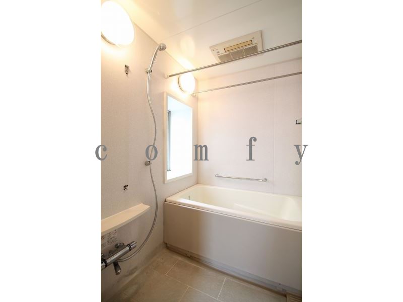 バス・シャワールーム　浴室乾燥・追焚機能付き