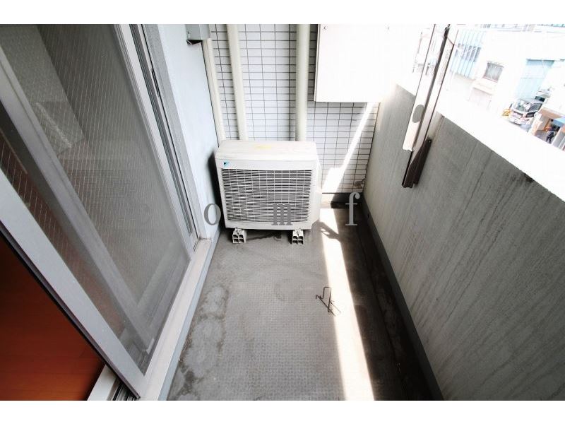 バルコニー　日当たりの良いバルコニー