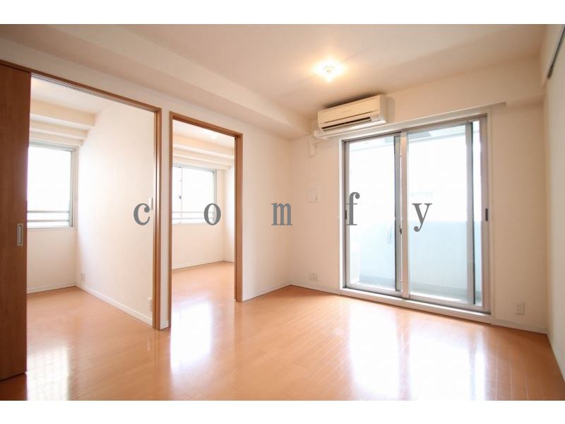 居室・リビング　南向きで明るいリビング