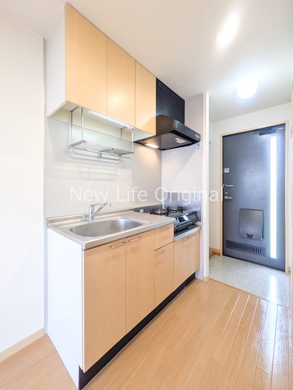 キッチン　上部にも収納がありキッチングッズもしっかりと収納できます☆