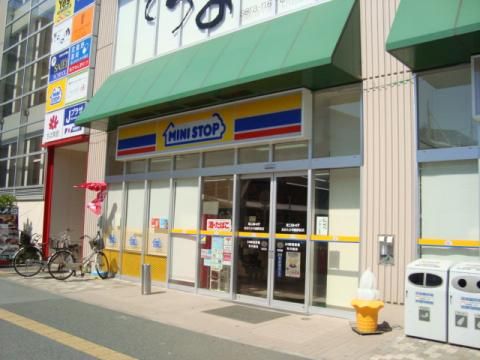 コンビニ　ミニストップおおたかの森駅前店（コンビニ）まで342m