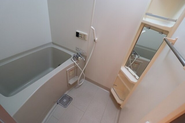 バス・シャワールーム　ユニットバス　追い焚き機能付き