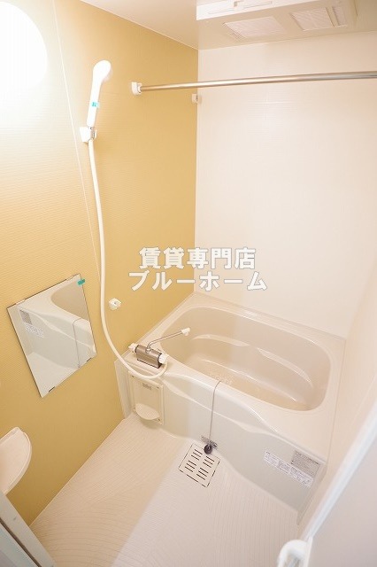 バス・シャワールーム　浴室乾燥機付きのお風呂！