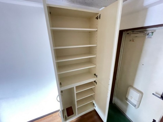 玄関　※別号室の写真です。