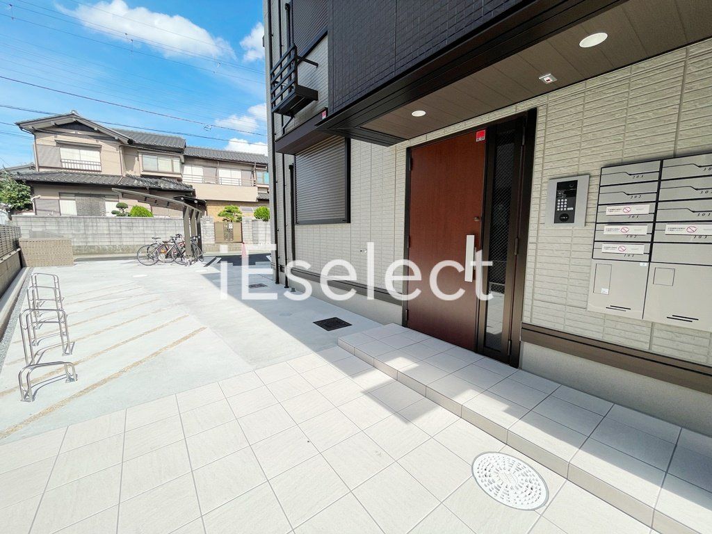 エントランス　お部屋へはこちらから★