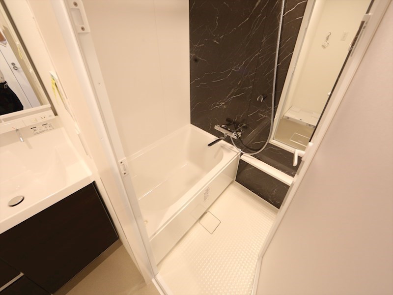 バス・シャワールーム　バスルーム　浴室暖房乾燥機付き