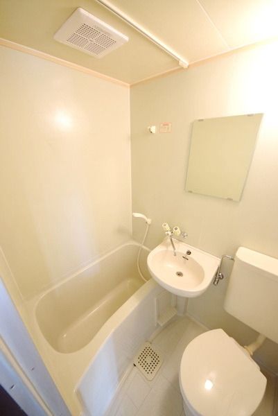 バス・シャワールーム　★３点式ユニットバス★