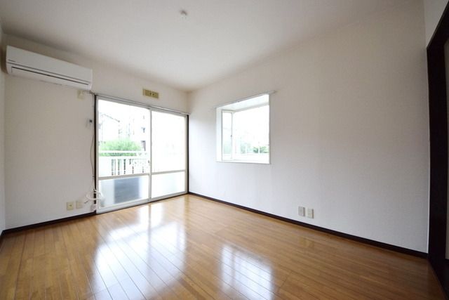 居室・リビング　★角部屋２面採光★