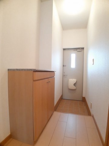 玄関　収納もある玄関です