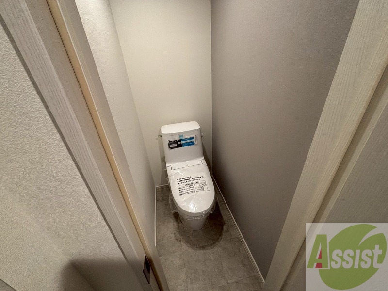 トイレ　こちらはトイレです。清潔感があり、安心して使用できます。