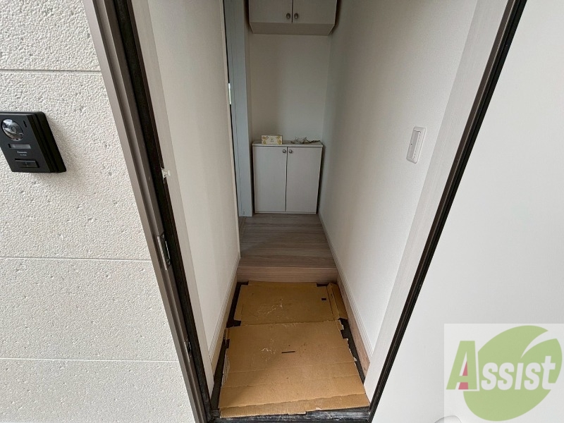 玄関　玄関の様子です。明るい印象ですね。気分もあがりそう。