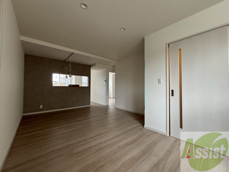 居室・リビング　広くてキレイなお部屋が広がっていて、充実した生活が送れそう。