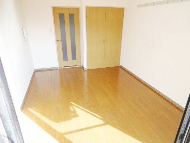 居室・リビング　同物件別号室