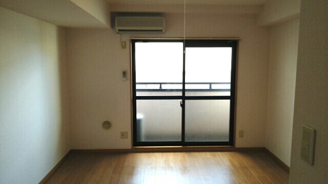 居室・リビング　８．５帖の洋室です！！