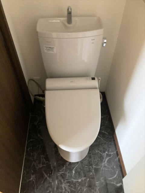 トイレ　温水洗浄暖房便座